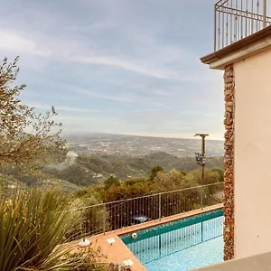 https://villa-martina-1.it-tuscanyhotel.com