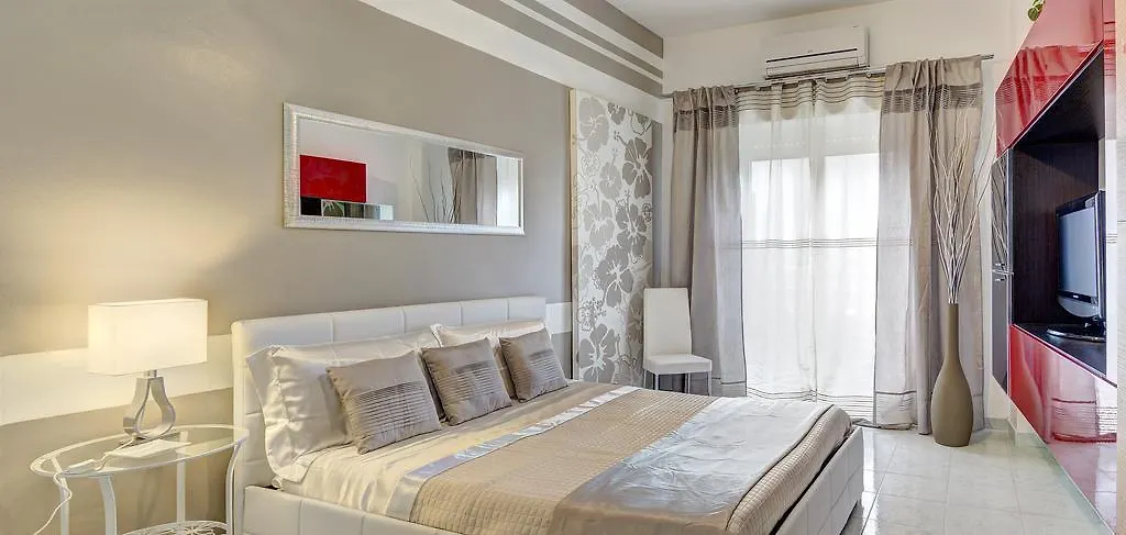Suitehome Taormina Giardini Naxos 0*,  İtalya